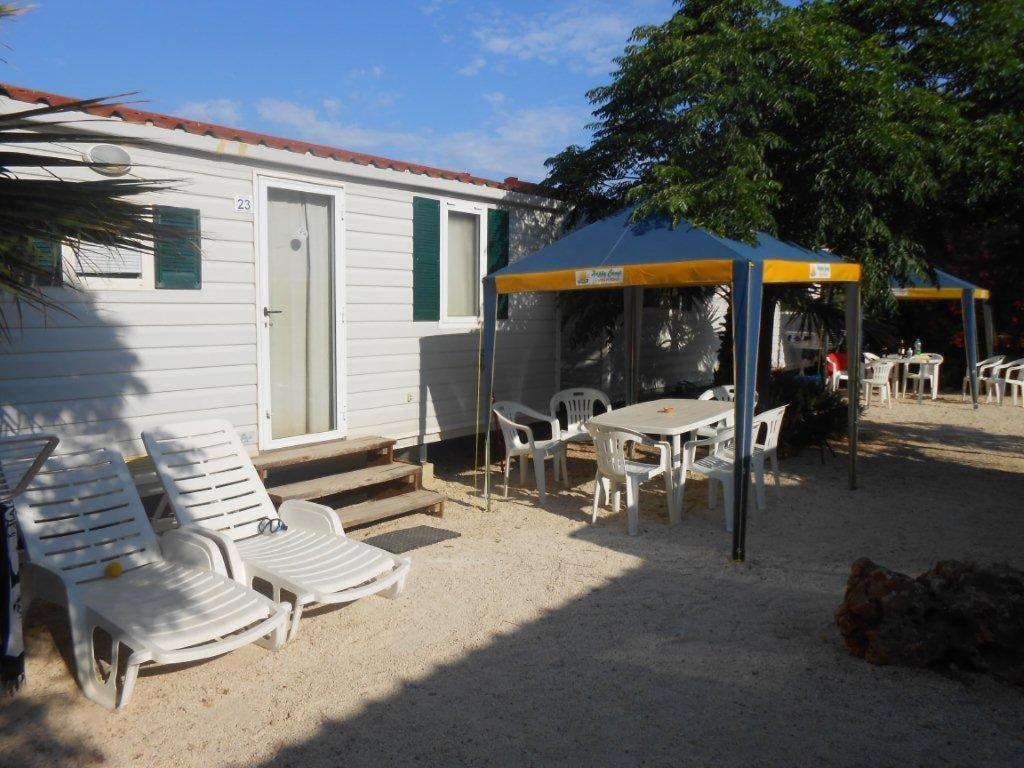 Happy Camp Mobile Homes In El-Bahira Camping Village サン・ヴィート・ロ・カーポ エクステリア 写真
